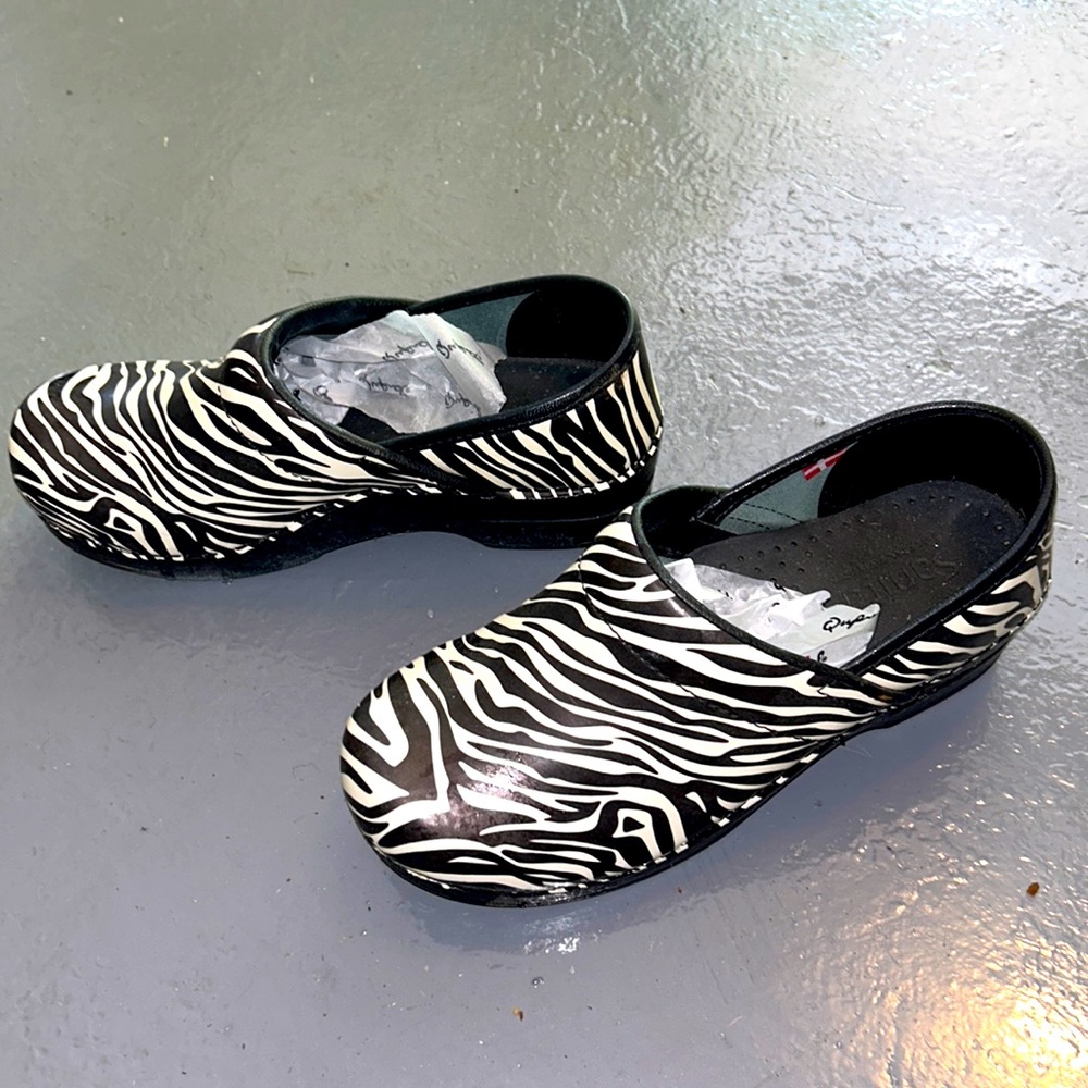 Authentic Dansko SANITA zebra striped clogs size women’s 36 like new